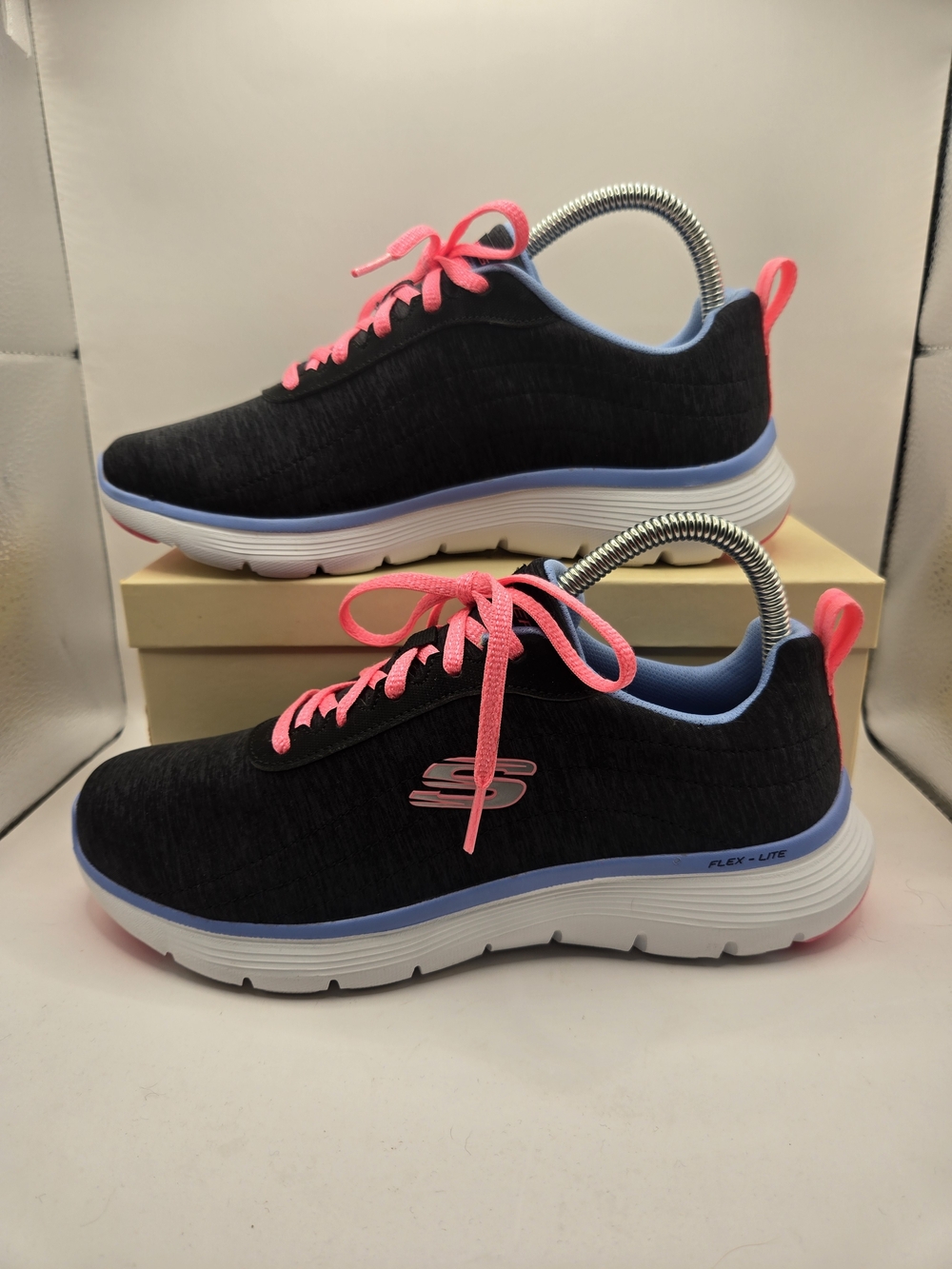 Skechers Women's Flex Appeal 5.0 Modern Times Size 7.5 WIDE